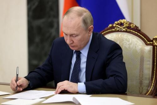 Владимир Путин подписал новый Федеральный закон о работе медиков из новых территорий РФ